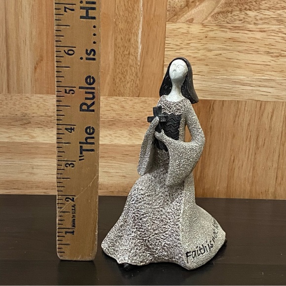 ARTSTONE by Carson Home Accents  “Faith” Lady Holding Cross Figurine - Picture 7 of 13